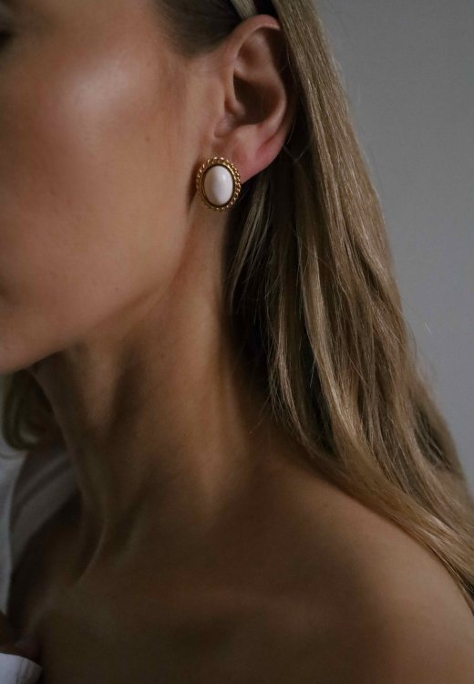 KOLCZYKI MON CHERIE Z BIAŁYM KORALEM 